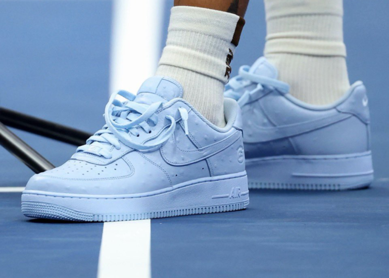 Travis Scott x Nike Air Force 1 est de sortie